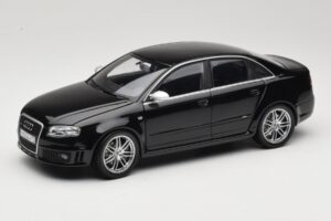 Audi RS4 B7 Sedan Phantom Black Minichamps 1:18 5010509115 Diecast