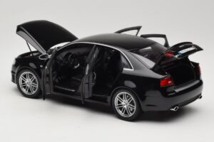 Audi RS4 B7 Sedan Phantom Black Minichamps 1:18 5010509115 Diecast — photo 5 of 8