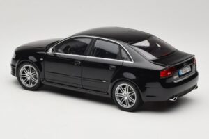 Audi RS4 B7 Sedan Phantom Black Minichamps 1:18 5010509115 Diecast — photo 7 of 8