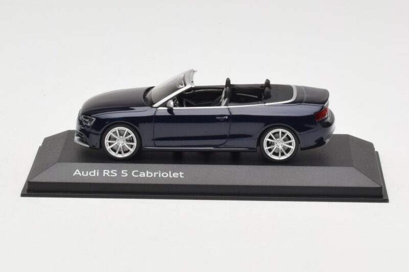 Audi RS5 B8 Cabriolet Estoril Blue Minichamps 1:43 5011215313 Diecast