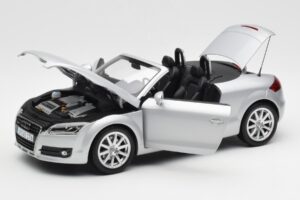 Audi TT 8J Roadster Light Silver Minichamps 1:18 5010500515 Diecast — photo 2 of 8