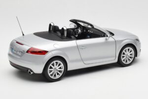 Audi TT 8J Roadster Light Silver Minichamps 1:18 5010500515 Diecast — photo 3 of 8