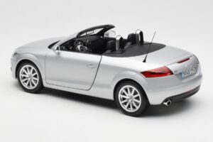 Audi TT 8J Roadster Light Silver Minichamps 1:18 5010500515 Diecast — photo 7 of 8