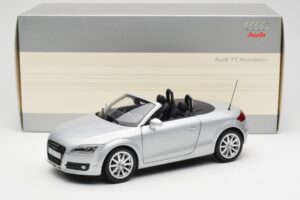 Audi TT 8J Roadster Light Silver Minichamps 1:18 5010500515 Diecast — photo 8 of 8