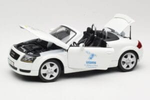 Audi TT 8N Cabriolet White Maisto 1:18 56065 Diecast — photo 2 of 8