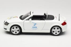 Audi TT 8N Cabriolet White Maisto 1:18 56065 Diecast — photo 4 of 8