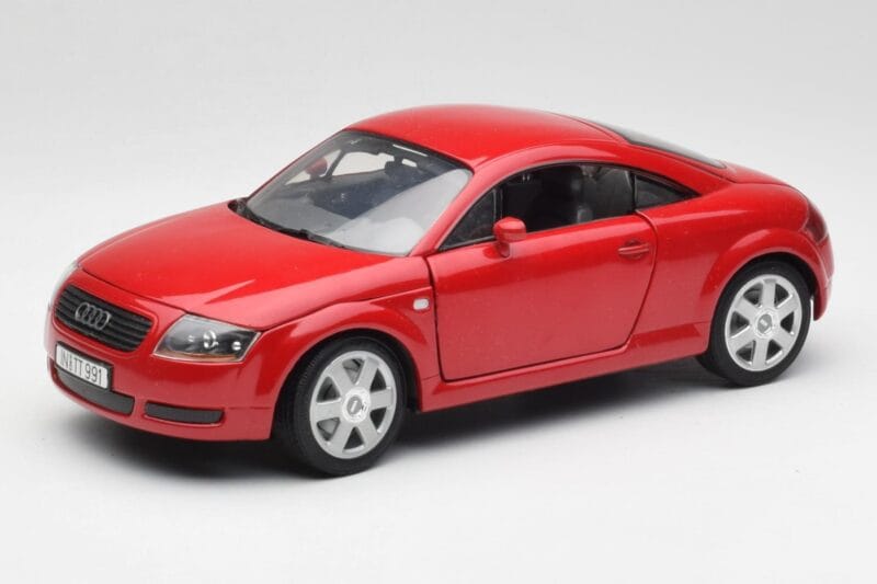 Audi TT 8N Coupe Red Revell 1:18 89909092 Diecast