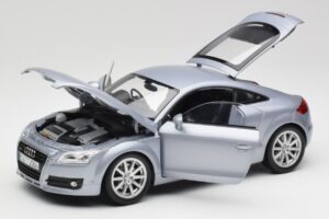 Audi TT 8N RHD Lake Silver Metallic Minichamps 1:18 150015020 Diecast — photo 2 of 8