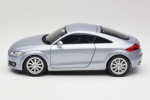 Audi TT 8N RHD Lake Silver Metallic Minichamps 1:18 150015020 Diecast — photo 4 of 8