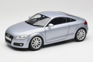 Audi TT 8N RHD Lake Silver Metallic Minichamps 1:18 150015020 Diecast