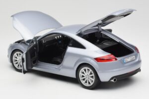 Audi TT 8N RHD Lake Silver Metallic Minichamps 1:18 150015020 Diecast — photo 5 of 8