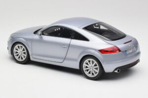 Audi TT 8N RHD Lake Silver Metallic Minichamps 1:18 150015020 Diecast — photo 7 of 8
