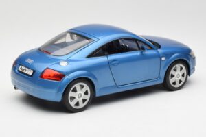 Audi TT 8N Blue Revell 1:18 8954 Diecast — photo 3 of 8