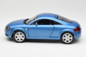 Audi TT 8N Blue Revell 1:18 8954 Diecast — photo 4 of 8