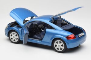 Audi TT 8N Blue Revell 1:18 8954 Diecast — photo 5 of 8