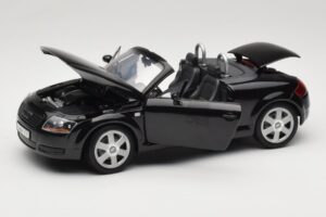 Audi TT 8N Roadster Black Revell 1:18 8980 Diecast — photo 2 of 8