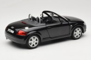 Audi TT 8N Roadster Black Revell 1:18 8980 Diecast — photo 3 of 8