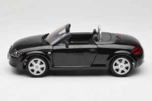 Audi TT 8N Roadster Black Revell 1:18 8980 Diecast — photo 4 of 8
