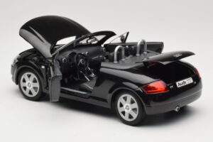 Audi TT 8N Roadster Black Revell 1:18 8980 Diecast — photo 5 of 8
