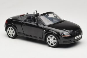 Audi TT 8N Roadster Black Revell 1:18 8980 Diecast — photo 6 of 8