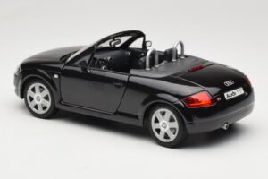 Audi TT 8N Roadster Black Revell 1:18 8980 Diecast — photo 7 of 8