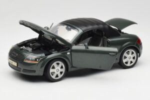 Audi TT 8N Roadster Green Revell 1:18 08979 Diecast — photo 2 of 8