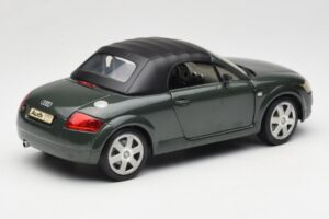 Audi TT 8N Roadster Green Revell 1:18 08979 Diecast — photo 3 of 8