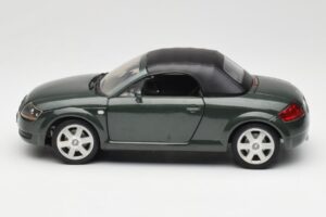 Audi TT 8N Roadster Green Revell 1:18 08979 Diecast — photo 4 of 8