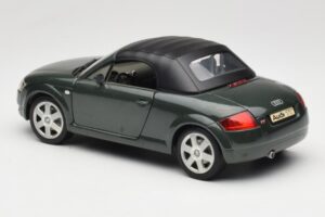 Audi TT 8N Roadster Green Revell 1:18 08979 Diecast — photo 7 of 8