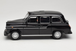 Austin FX4 London Taxi Black Minichamps 1:18 180136000 Diecast — photo 4 of 8
