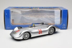 Auto Union Typ C Stromlinie #31 B. Rosemeyer 1937 Silver Revell 1:18 08436 Diecast — photo 8 of 8