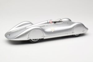Auto Union Type C Streamliner #72 B. Rosemeyer World Record 1937 Revell 1:18 08420 Diecast — photo 2 of 6