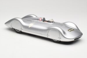 Auto Union Type C Streamliner #72 B. Rosemeyer World Record 1937 Revell 1:18 08420 Diecast — photo 4 of 6