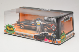 Batmobile With Batman Figure Metals Diecast 1:24 98259 Diecast — photo 3 of 3