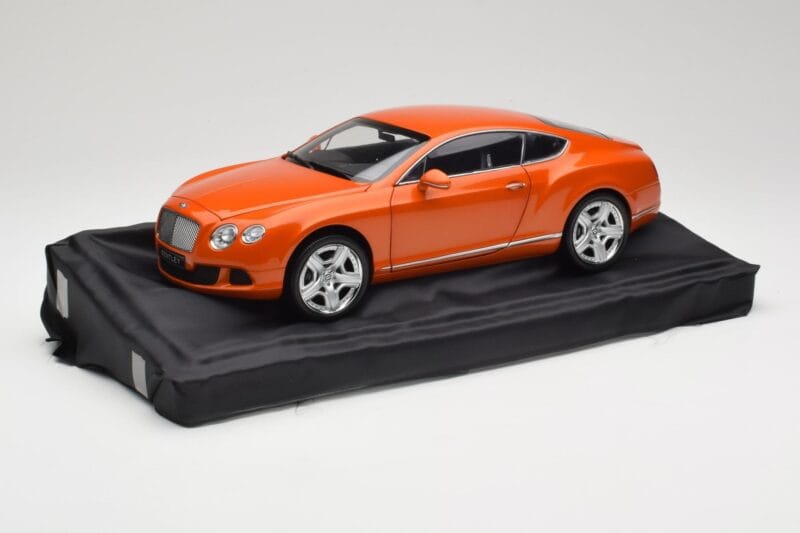 Bentley Continental GT Orange Metallic Minichamps 1:18 100139921 Diecast
