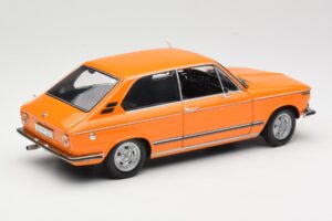 BMW 2000 Tii Touring Orange Minichamps 1:18 80430145824 Diecast — photo 3 of 8
