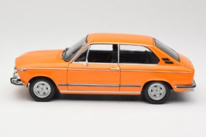 BMW 2000 Tii Touring Orange Minichamps 1:18 80430145824 Diecast — photo 4 of 8
