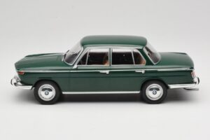 BMW 2000 121 Green MCG 1:18 MCG18542 Diecast — photo 3 of 6