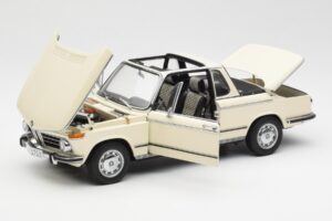 BMW 2002 Baur Cabriolet E10 Chamonix White AUTOart 1:18 70532 Diecast — photo 2 of 8