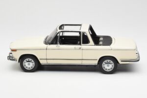 BMW 2002 Baur Cabriolet E10 Chamonix White AUTOart 1:18 70532 Diecast — photo 4 of 8