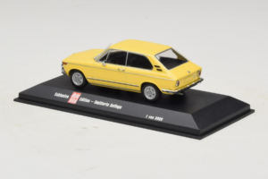 BMW 2002 Touring Yellow Minichamps 1:43 403021115 Diecast — photo 3 of 4