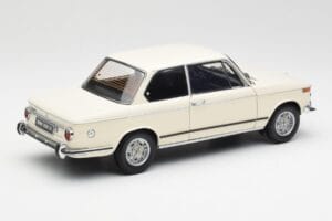 BMW 2002 White Kyosho 1:18 08541W Diecast — photo 3 of 8
