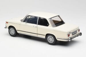 BMW 2002 White Kyosho 1:18 08541W Diecast — photo 7 of 8
