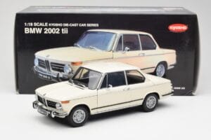 BMW 2002 White Kyosho 1:18 08541W Diecast — photo 8 of 8