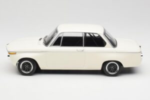 BMW 2002 White Plain Body Version Minichamps 1:18 155702600 Diecast — photo 3 of 6