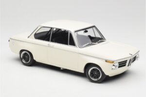 BMW 2002 White Plain Body Version Minichamps 1:18 155702600 Diecast — photo 4 of 6