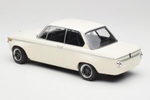 BMW 2002 White Plain Body Version Minichamps 1:18 155702600 Diecast — photo 5 of 6