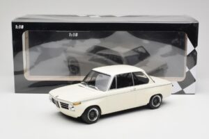 BMW 2002 White Plain Body Version Minichamps 1:18 155702600 Diecast — photo 6 of 6
