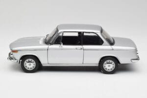BMW 2002tii Silver AUTOart 1:18 80430151479 Diecast — photo 4 of 8