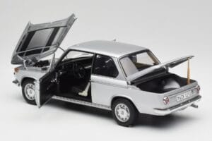 BMW 2002tii Silver AUTOart 1:18 80430151479 Diecast — photo 5 of 8